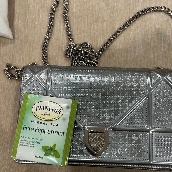 Dior wallet in chain - Picture 4 of 6